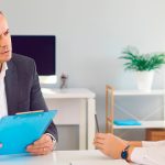 ¿Por qué es complicado para los jóvenes conseguir trabajo hoy en día? (y qué habilidades son imprescindibles, según un experto de LinkedIn)